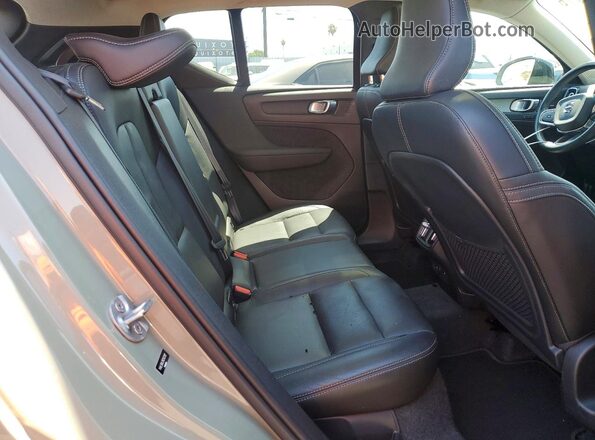 YV4L12UL2R2352392 2024 VOLVO XC40 Green Widok wnętrza z tyłu