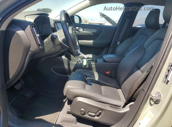 YV4L12UL2R2352392 2024 VOLVO XC40 Green Widok wnętrza z przodu