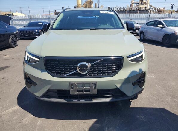 YV4L12UL2R2352392 2024 VOLVO XC40 Green Widok z przodu