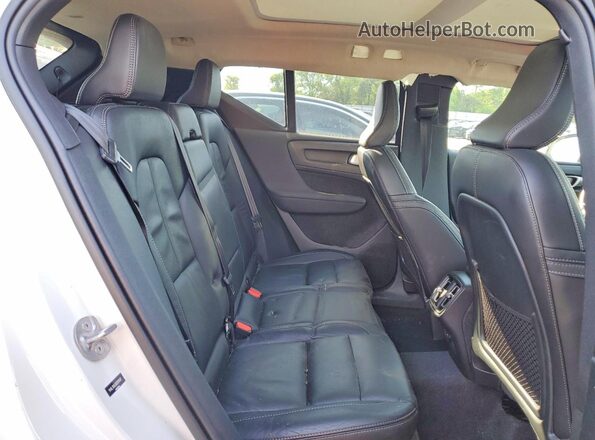 YV4L12UL8R2201427 2024 VOLVO XC40 White Vista de los asientos traseros