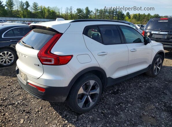 YV4L12UL8R2201427 2024 VOLVO XC40 White Trasero derecho