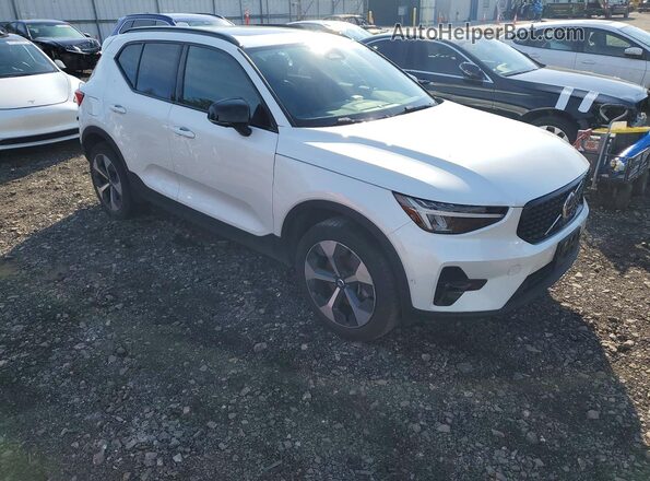 YV4L12UL8R2201427 2024 VOLVO XC40 White Delantero derecho