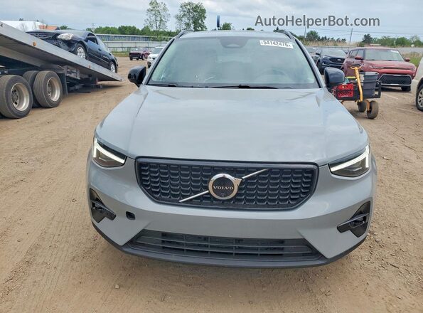 YV4L12UM0R2251683 2024 VOLVO XC40 Gray Widok z przodu