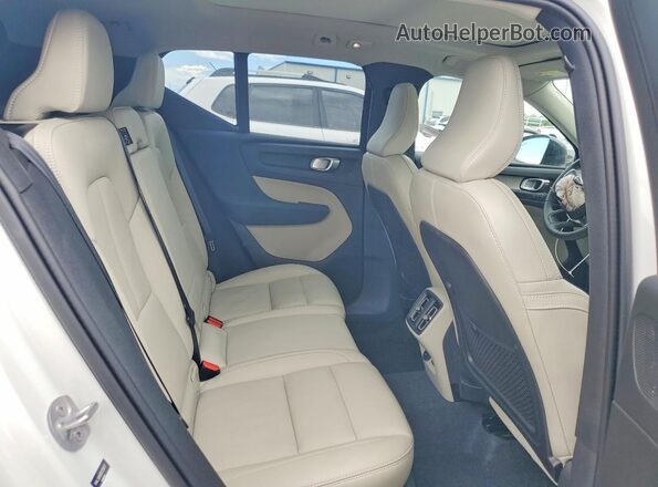 YV4L12UM3R2229273 2024 VOLVO XC40 White Vista interior trasera