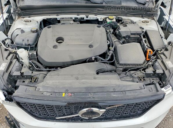 YV4L12UM3R2229273 2024 VOLVO XC40 White Vista del compartimento del motor