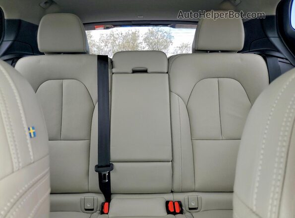 YV4L12UM3R2229273 2024 VOLVO XC40 White Vista de los asientos traseros