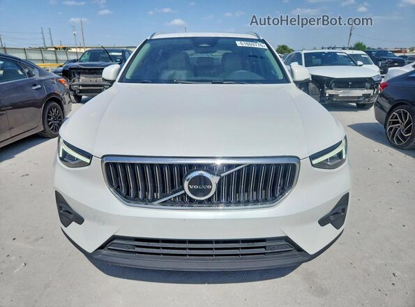 YV4L12UN4P2915604 2023 VOLVO XC40 White Vista frontal