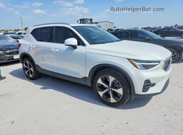 YV4L12UN4P2915604 2023 VOLVO XC40 White Delantero derecho