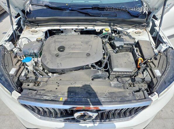 YV4L12UN4P2915604 2023 VOLVO XC40 White Vista del compartimento del motor