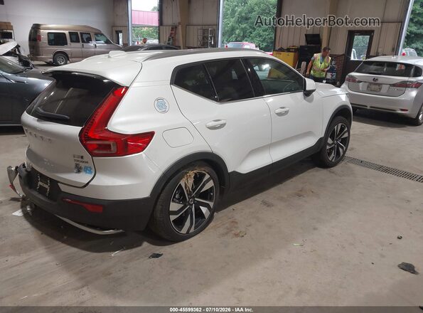 YV4L12UN9P2932222 2023 VOLVO XC40 White Rear right