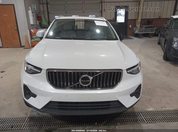 YV4L12UN9P2932222 2023 VOLVO XC40 White Rear interior view