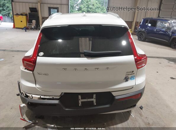 YV4L12UN9P2932222 2023 VOLVO XC40 White 