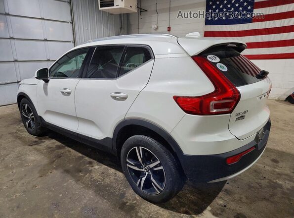 YV4L12UNXP2953175 2023 VOLVO XC40 White Rear left