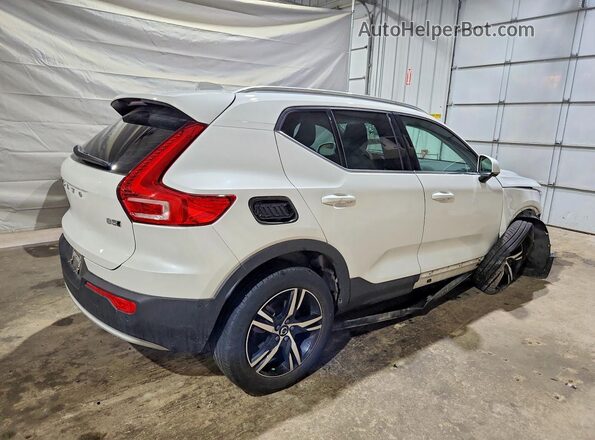 YV4L12UNXP2953175 2023 VOLVO XC40 White Rear right