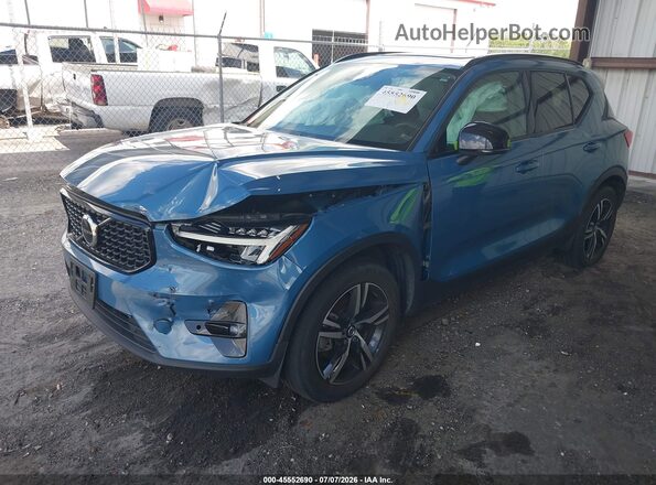 YV4L12UW8P2967018 2023 VOLVO XC40 Blue Vista tres cuartos delantera izquierda