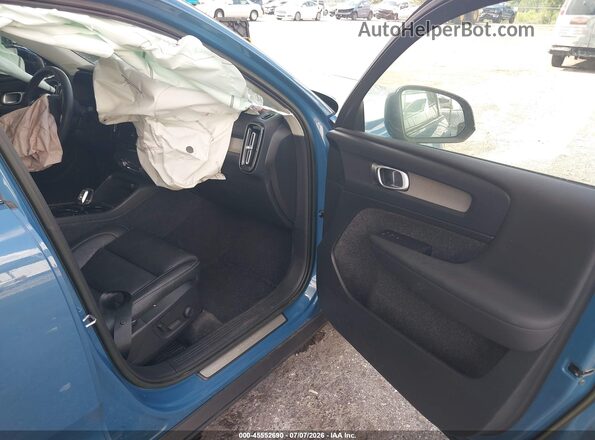 YV4L12UW8P2967018 2023 VOLVO XC40 Blue Vista interior delantera