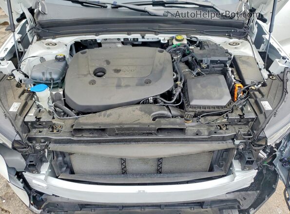 YV4L12UX0P2937438 2023 VOLVO XC40 White უკანა სალონის ხედი