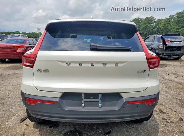 YV4L12UX0P2937438 2023 VOLVO XC40 White უკანა ხედი
