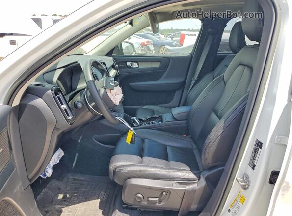 YV4L12UX2P2977293 2023 VOLVO XC40 White Vista interior delantera