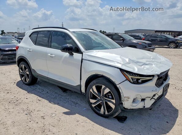 YV4L12UX2P2977293 2023 VOLVO XC40 White Delantero derecho