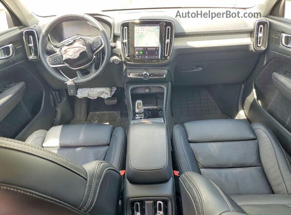 YV4L12UX2P2977293 2023 VOLVO XC40 White Vista del salpicadero