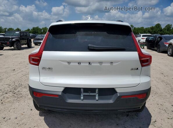 YV4L12UX2P2977293 2023 VOLVO XC40 White Vista trasera