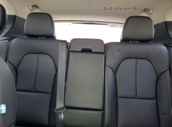 YV4L12UX2P2977293 2023 VOLVO XC40 White Vista de los asientos traseros