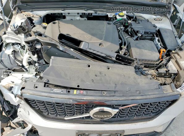 YV4L12UX6P2062494 2023 VOLVO XC40 Silver Widok komory silnika