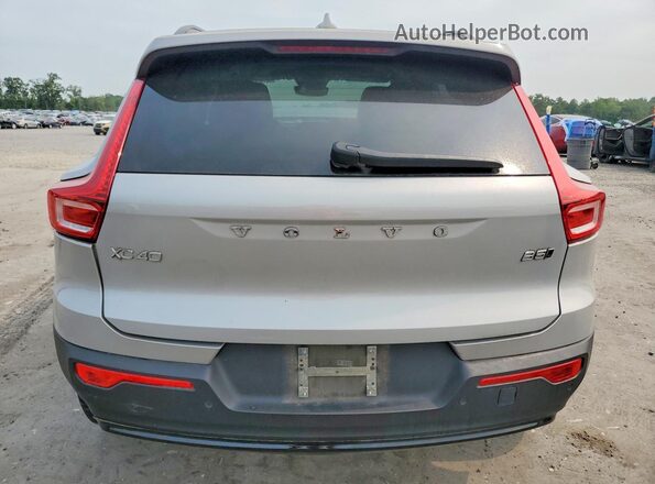 YV4L12UX6P2062494 2023 VOLVO XC40 Silver Widok z tyłu