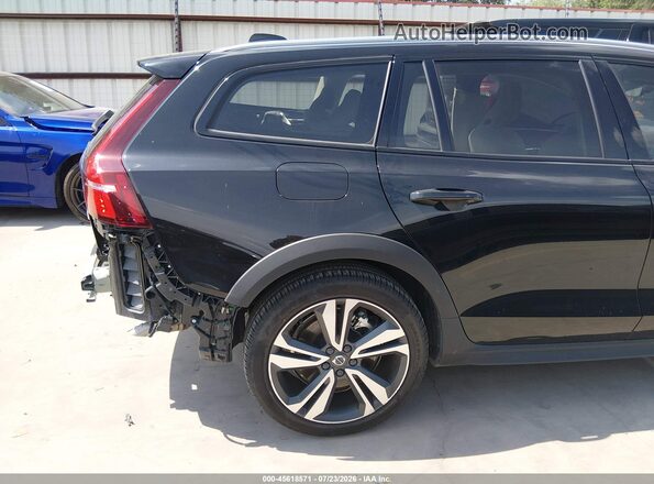 YV4L12WK0S2147065 2025 VOLVO V60 CROSS COUNTRY Black 
