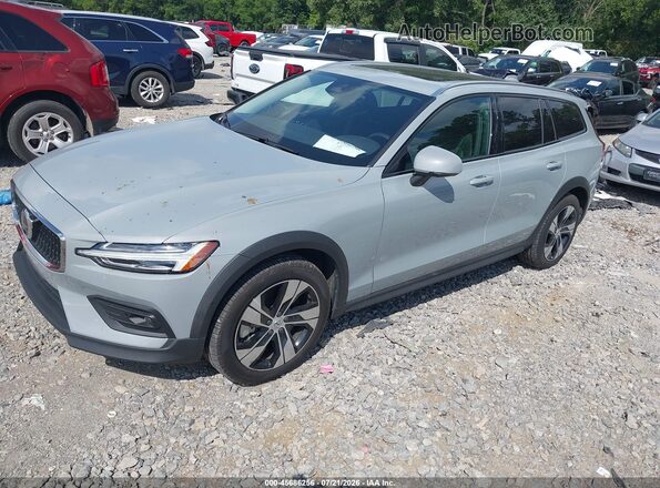 YV4L12WK5S2147613 2025 VOLVO V60 CROSS COUNTRY Gray წინა მარცხენა ხედი სამი მეოთხედიდან