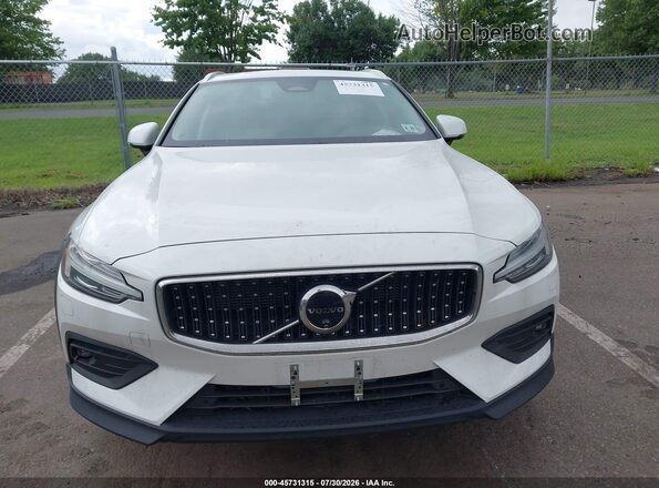 YV4L12WY2R2137698 2024 VOLVO V60 CROSS COUNTRY White ხელსაწყოთა პანელის ხედი