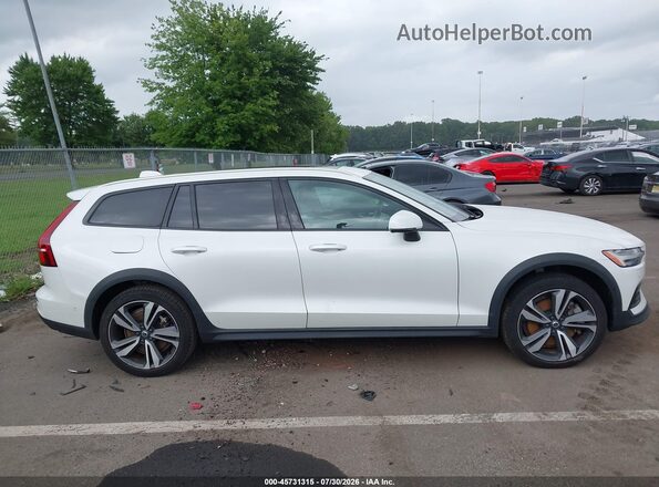 YV4L12WY2R2137698 2024 VOLVO V60 CROSS COUNTRY White უკანა სალონის ხედი