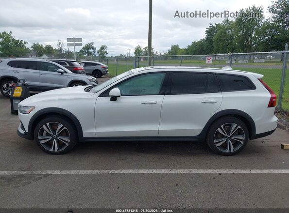 YV4L12WY2R2137698 2024 VOLVO V60 CROSS COUNTRY White 