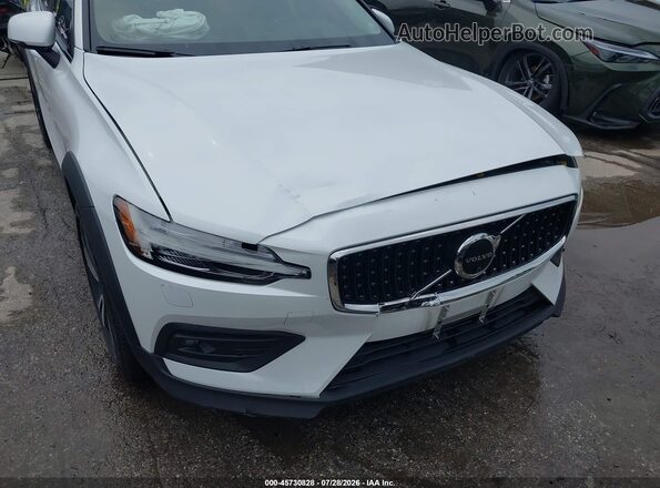 YV4L12WZ9P2107846 2023 VOLVO V60 CROSS COUNTRY White Widok z przodu