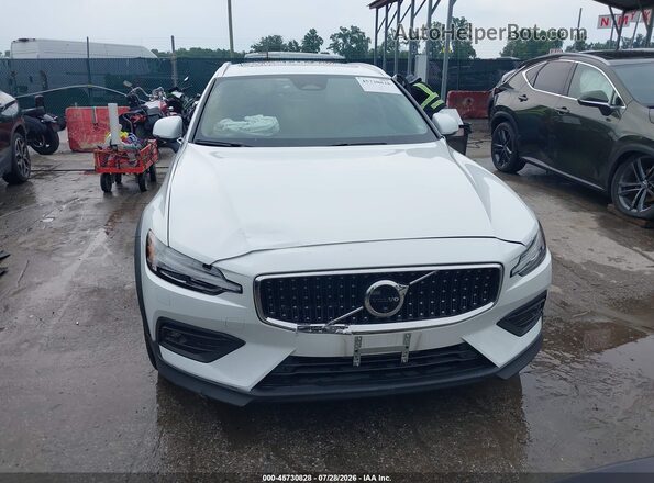 YV4L12WZ9P2107846 2023 VOLVO V60 CROSS COUNTRY White Widok zestawu wskaźników