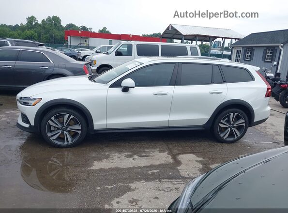 YV4L12WZ9P2107846 2023 VOLVO V60 CROSS COUNTRY White Widok wnętrza 360 stopni