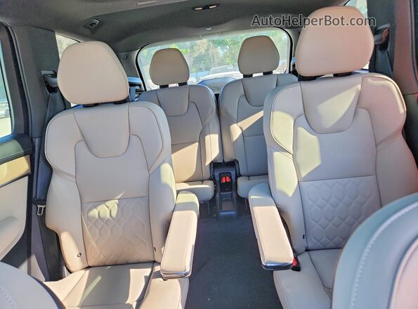 YV4M12JB4S1358772 2025 VOLVO XC90 Brown Vista de los asientos traseros