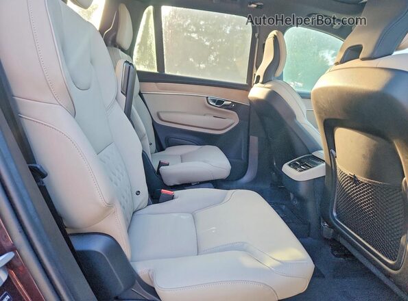 YV4M12JE0T1449078 2026 VOLVO XC90 Burgundy Widok wnętrza z tyłu