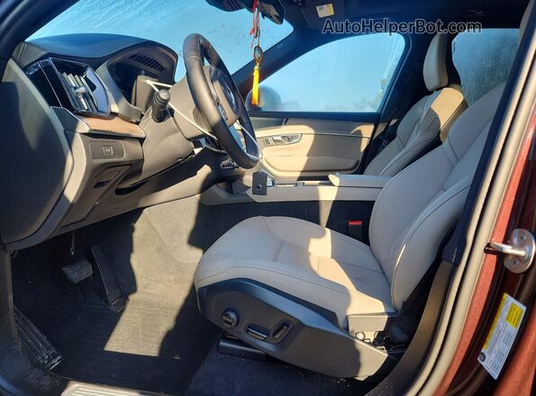 YV4M12JE0T1449078 2026 VOLVO XC90 Burgundy Widok wnętrza z przodu