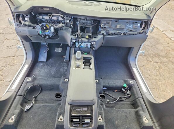 YV4M12PJ6T1495616 2026 VOLVO XC90 White Widok deski rozdzielczej