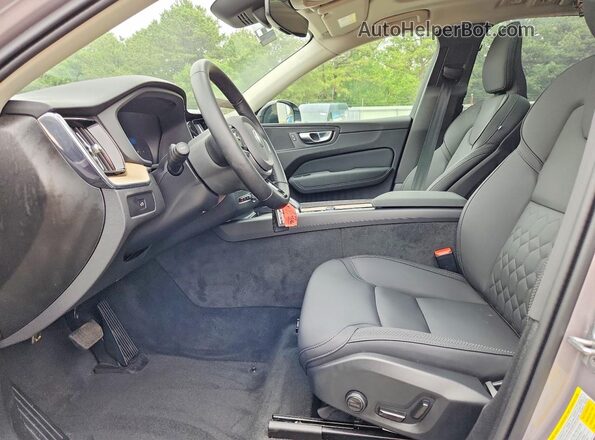 YV4M12RC2T1449926 2026 VOLVO XC60 Silver Вид салону спереду