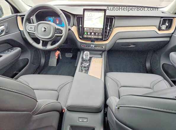 YV4M12RC2T1449926 2026 VOLVO XC60 Silver Вид панелі приладів