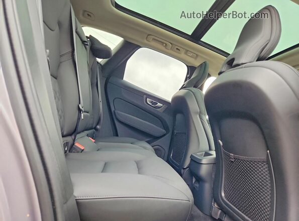 YV4M12RC2T1449926 2026 VOLVO XC60 Silver Вид задньої частини салону