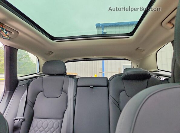 YV4M12RC2T1449926 2026 VOLVO XC60 Silver Вид задніх сидінь