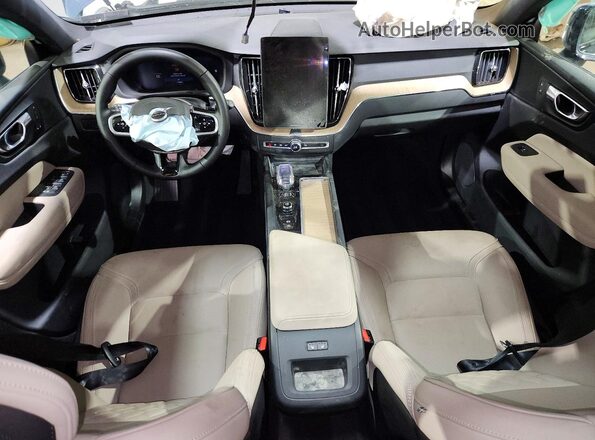 YV4M12RC3T1414361 2026 VOLVO XC60 Gray Widok deski rozdzielczej