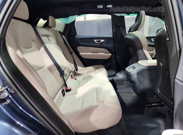 YV4M12RC3T1414361 2026 VOLVO XC60 Gray Widok wnętrza z tyłu