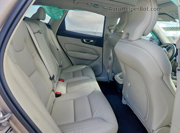 YV4M12RC4S1074152 2025 VOLVO XC60 Tan Սալոնի հետևի տեսք