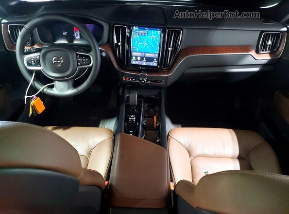 YV4M12RC4S1074913 2025 VOLVO XC60 Gray Widok deski rozdzielczej
