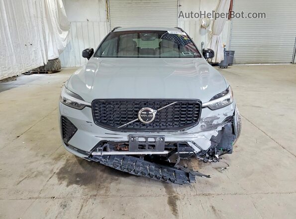 YV4M12RC4S1074913 2025 VOLVO XC60 Gray Widok z przodu